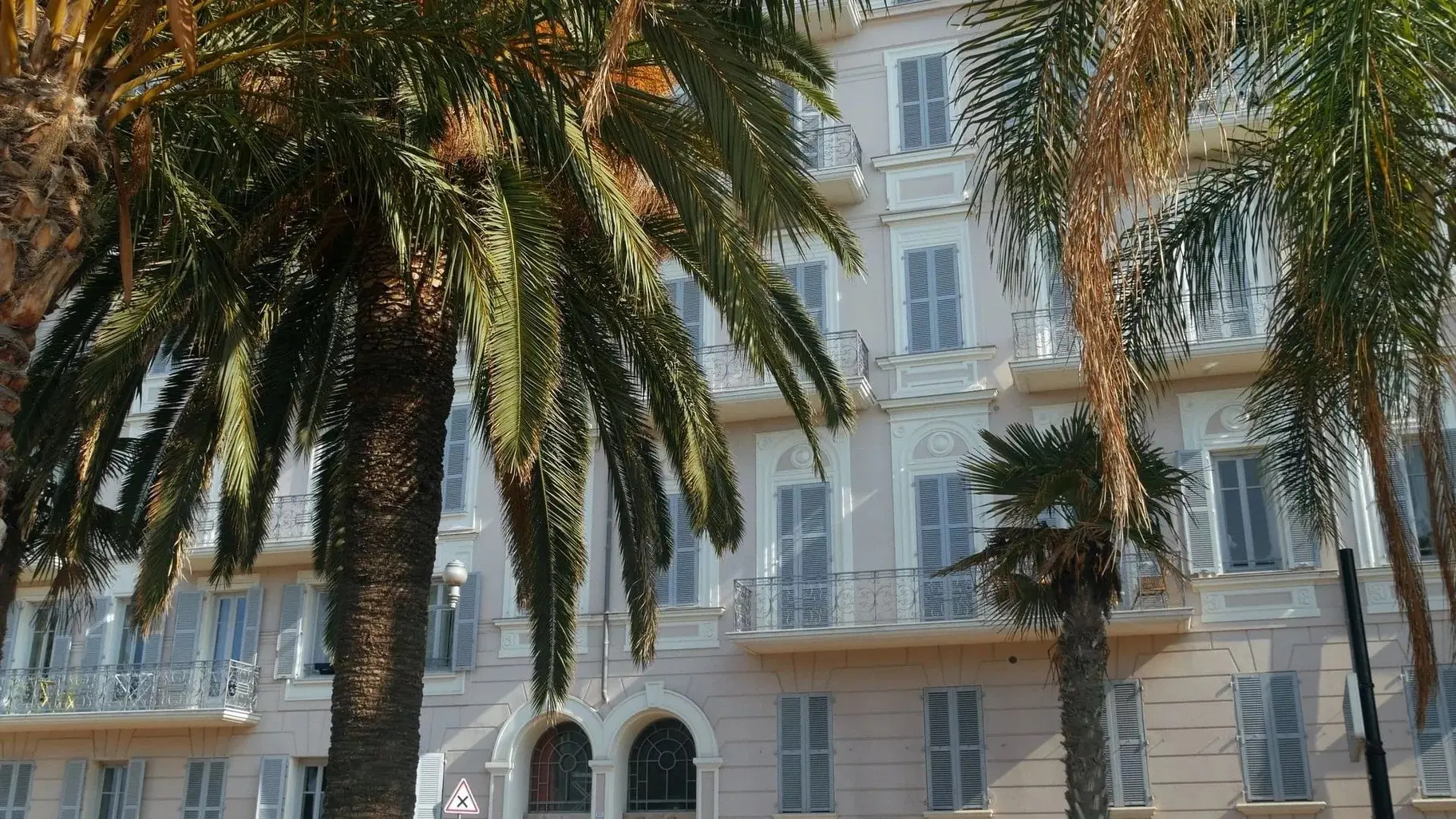 Nice, les artistes et l'azur backdrop