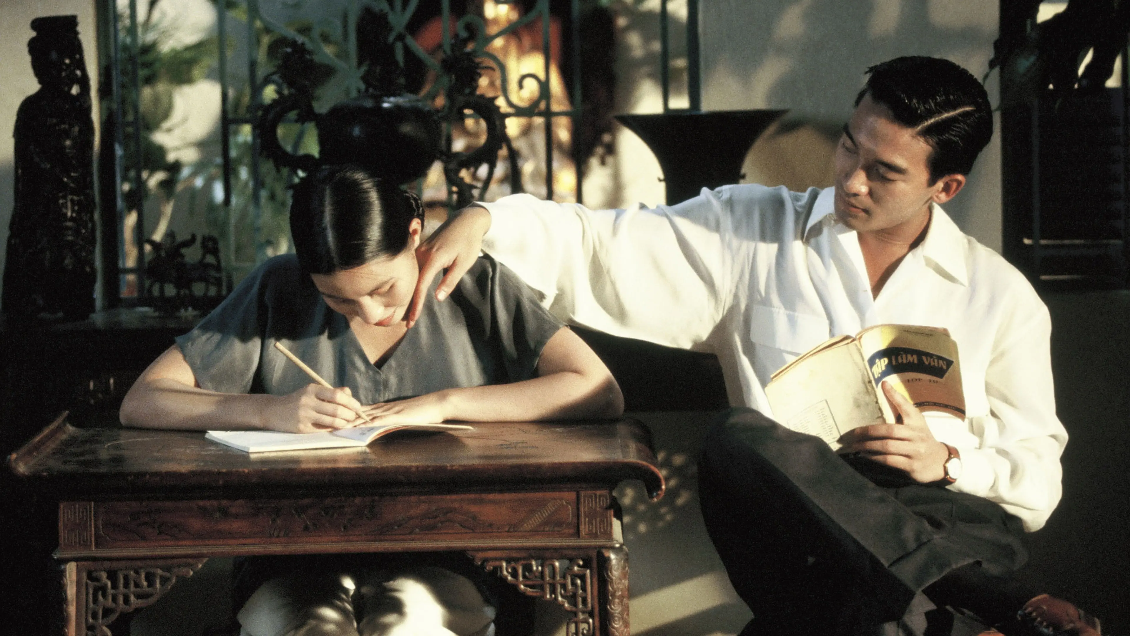 The Scent of Green Papaya backdrop