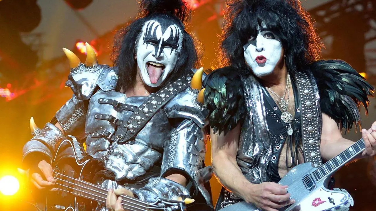KISS Story backdrop