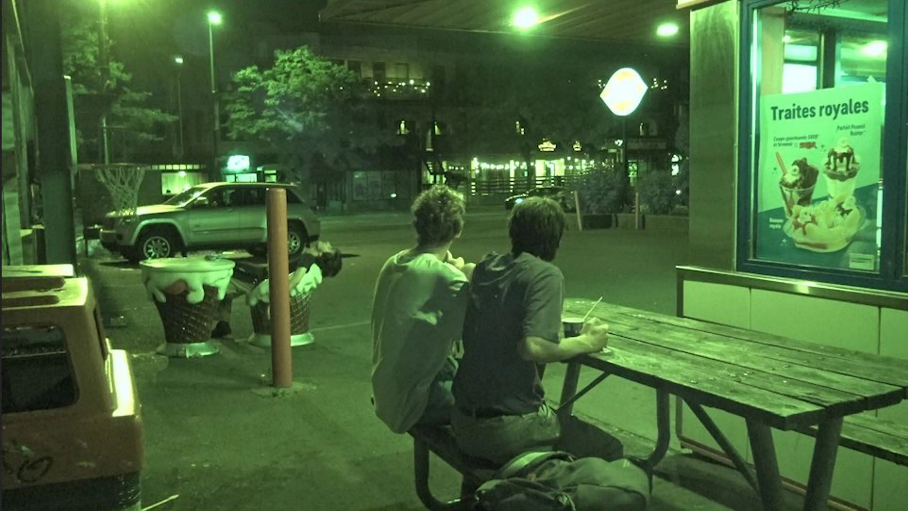 Juin ou  (Les chats ne payent pas de taxes) backdrop