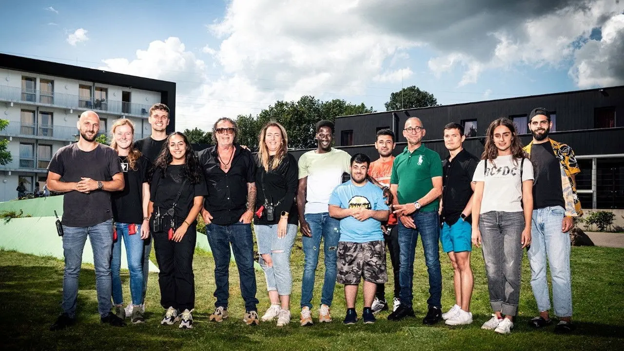 With us at the AZC backdrop