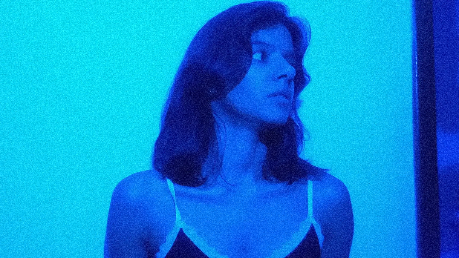 A Febre backdrop