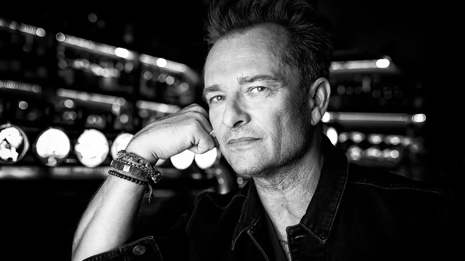 David Hallyday backdrop