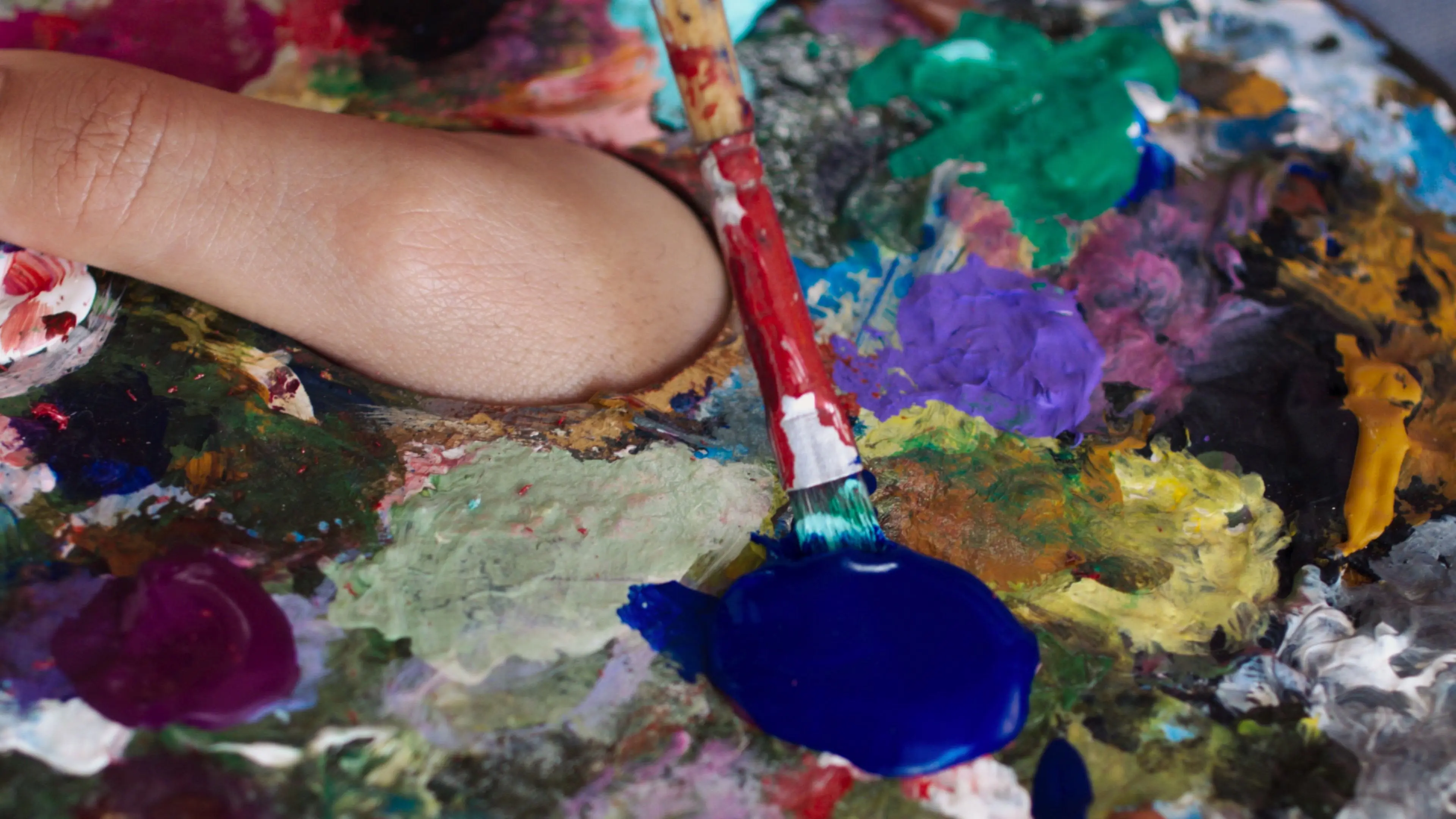 The Strokes of Mireia backdrop