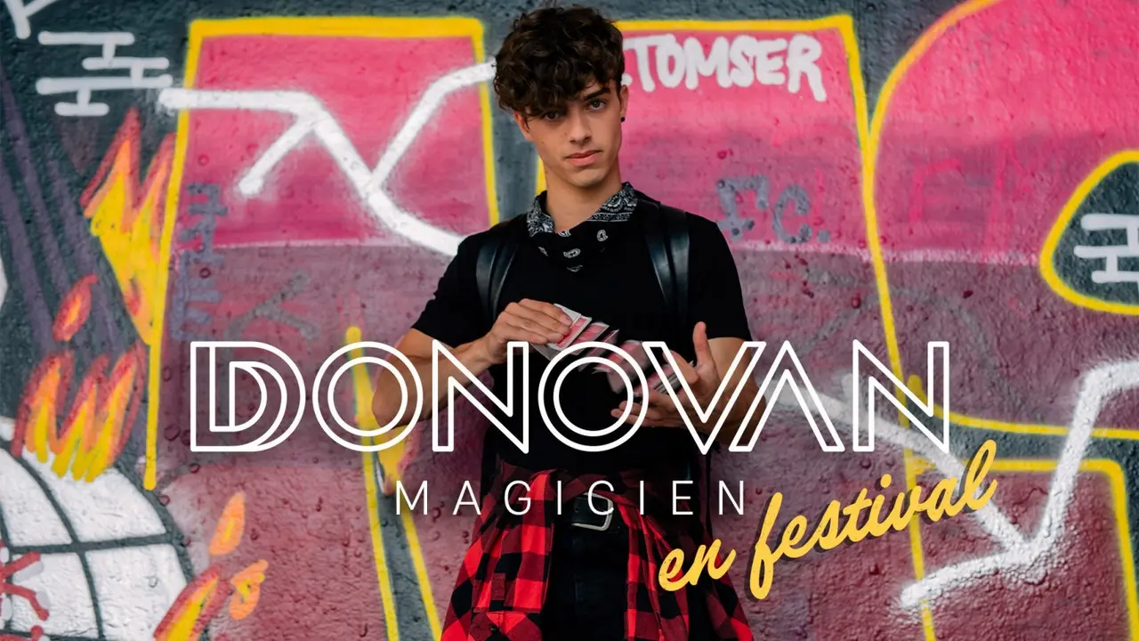 Donovan Magicien : En festival backdrop
