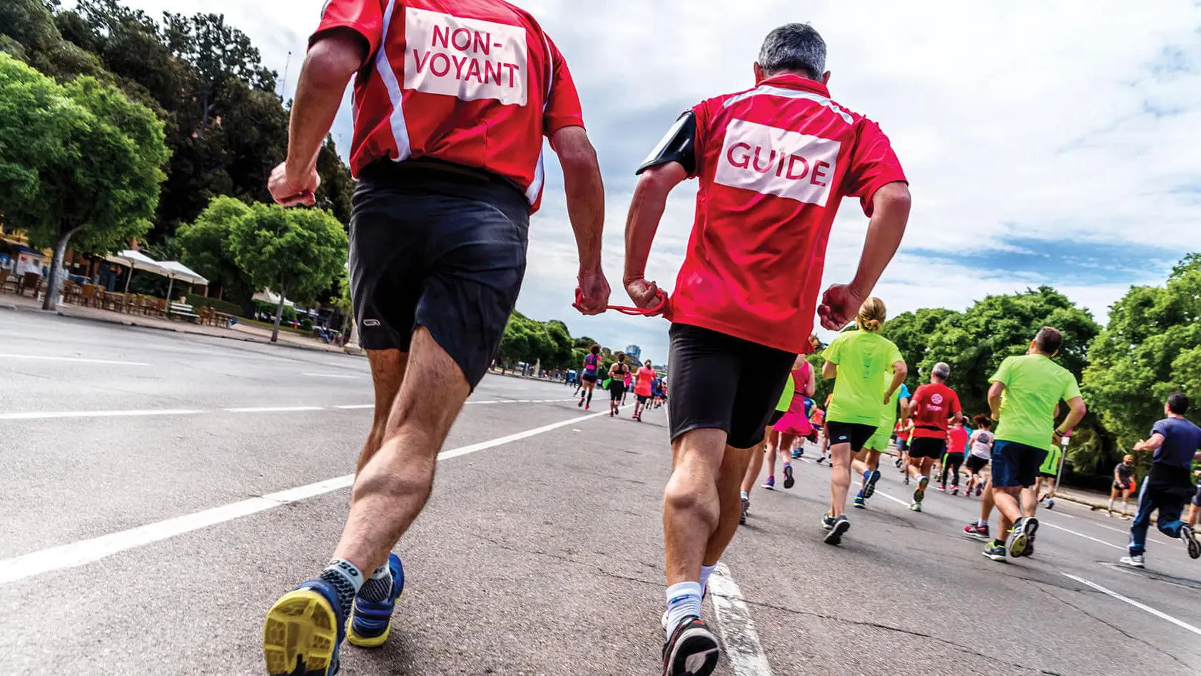 Victorieux à deux backdrop