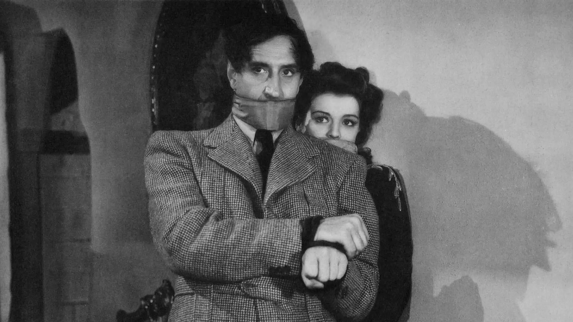 Sherlock Holmes in Washington backdrop