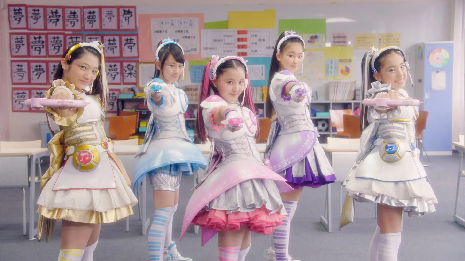 Idol × Warrior Miracle Tunes! backdrop