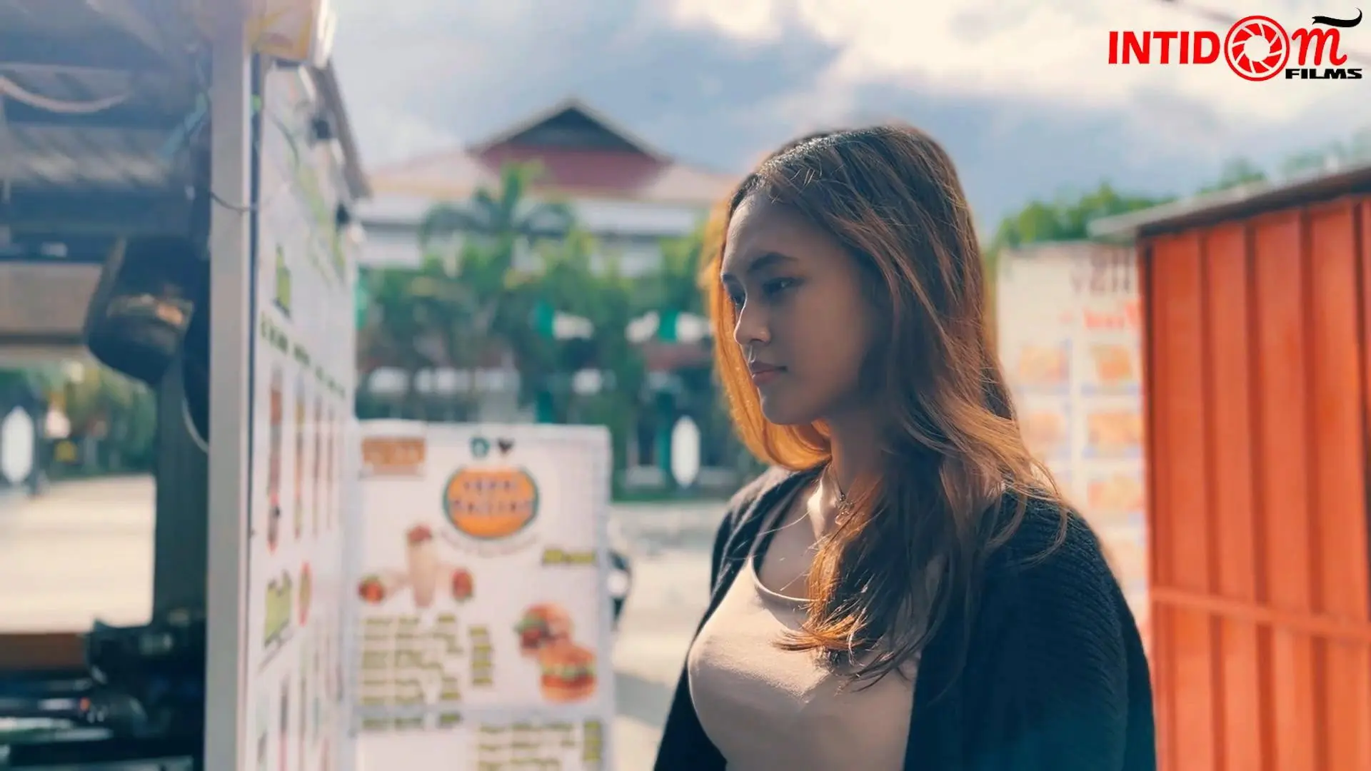 Mengintai backdrop