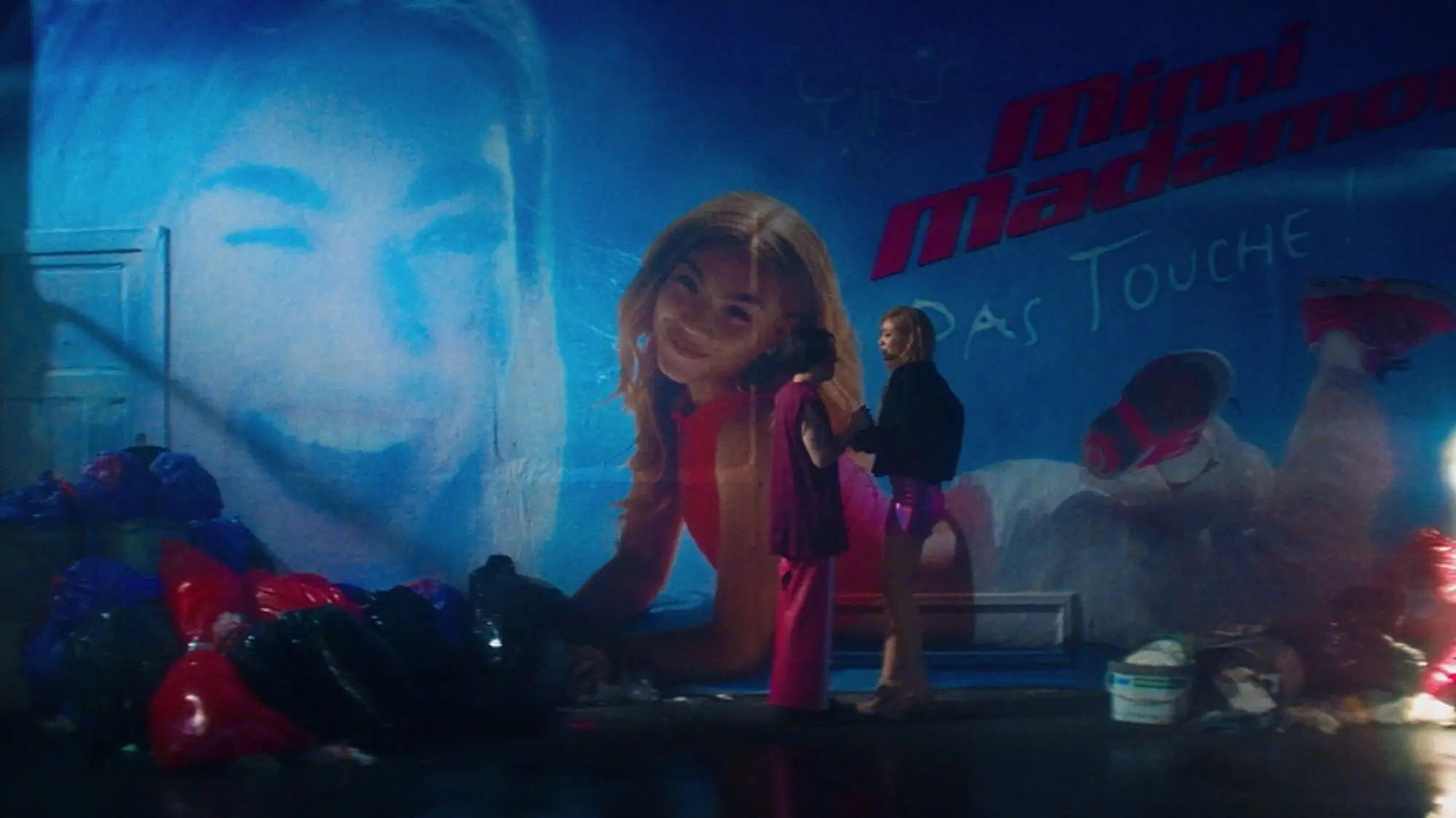 Queens of Drama backdrop