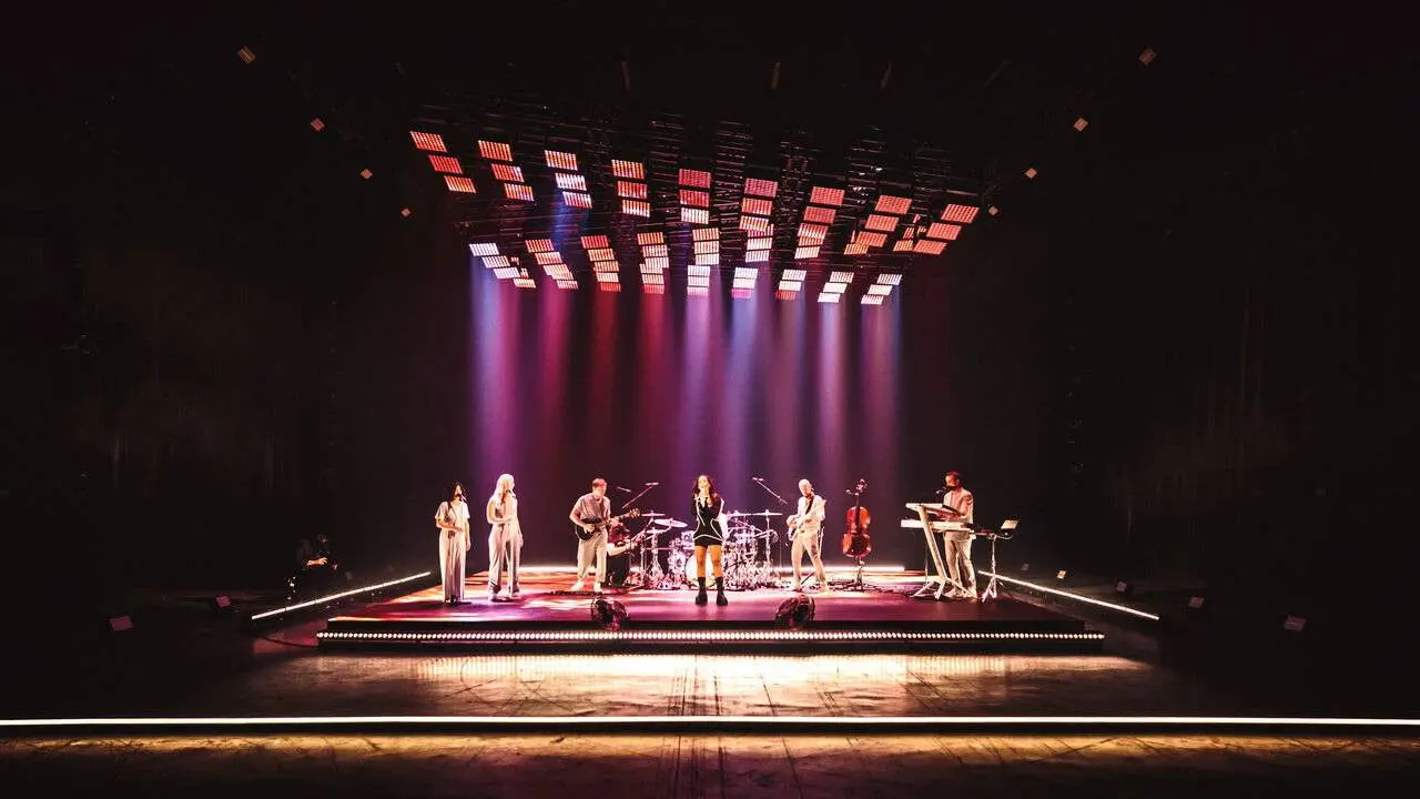 Amel Bent - Basique, le concert backdrop