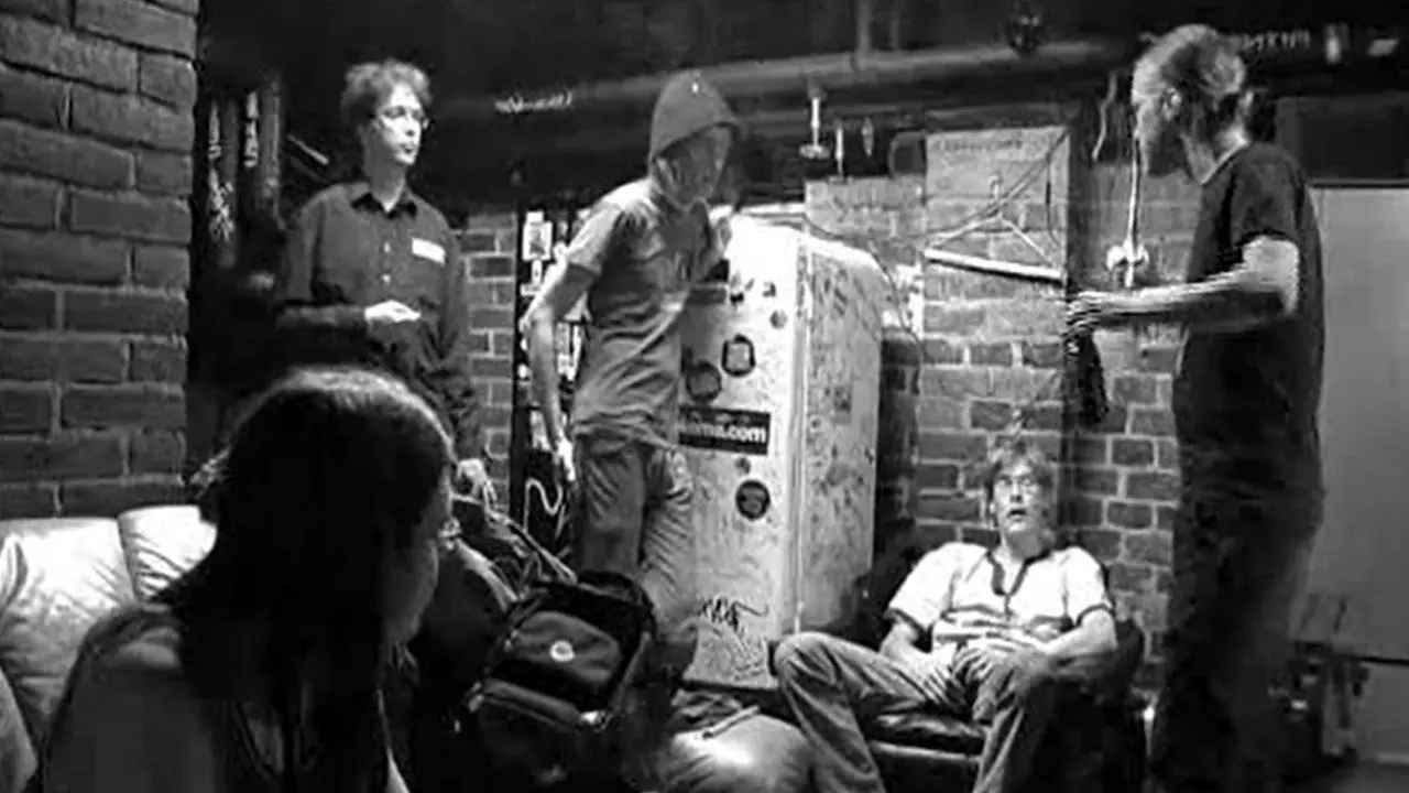 Absoluuttinen Nollapiste: Archival footage 1992–2008 backdrop