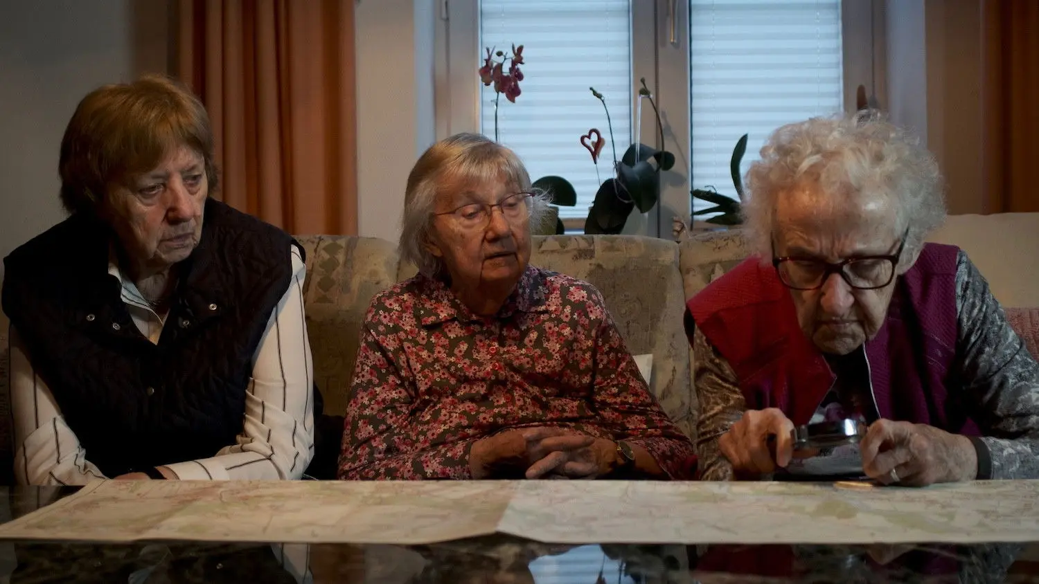 3 SISTERS Mia | Uschi | Martha backdrop