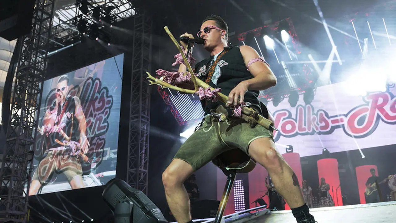 Andreas Gabalier – 10 Jahre Volks-Rock'n'Roller: Das Portrait backdrop