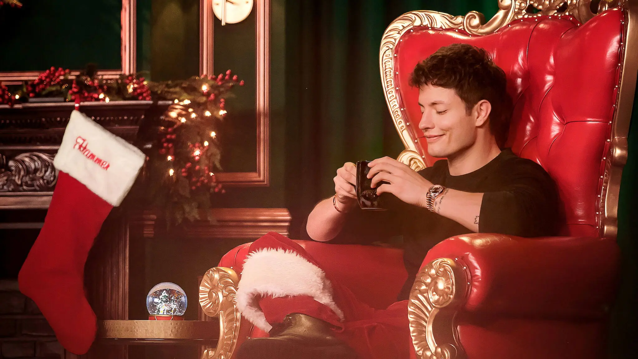 Matt Rife: Unwrapped - A Christmas Crowd Work Special backdrop