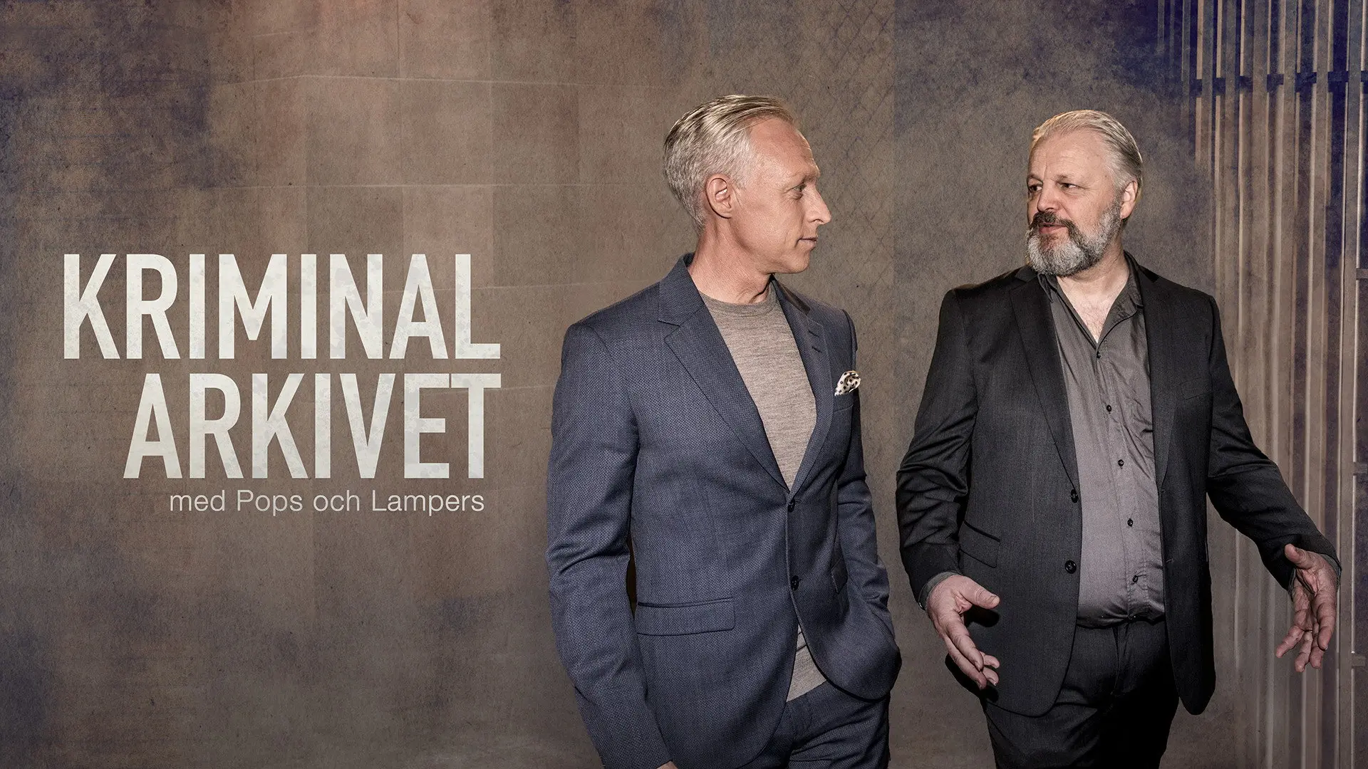 Kriminalarkivet med Pops och Lampers backdrop